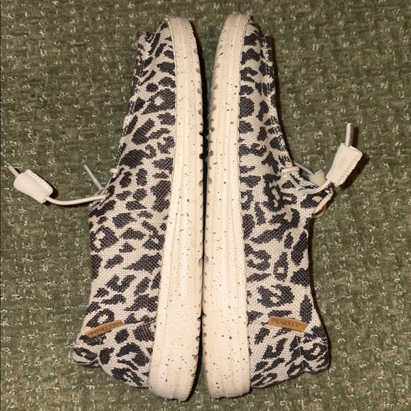 HEY DUDE Cheetah Wendy Luxe Leo SIZE 7 - Picture 3 of 9